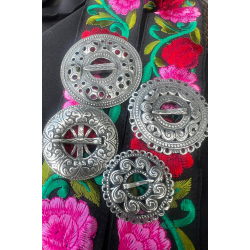 Brosje til bunad og festdrakt - Astrid - Oksidert